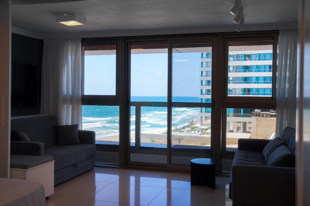 Beachfront Boutique Apartment Herzliya Exterior photo