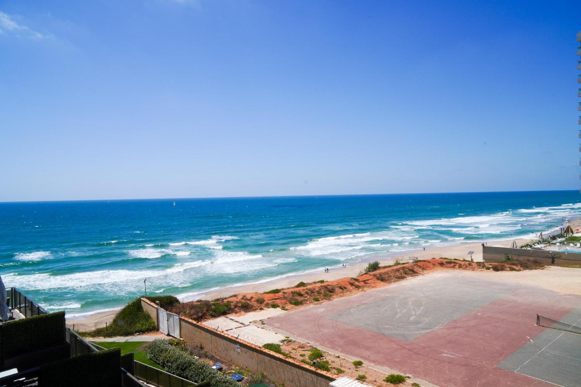 Beachfront Boutique Apartment Herzliya Exterior photo