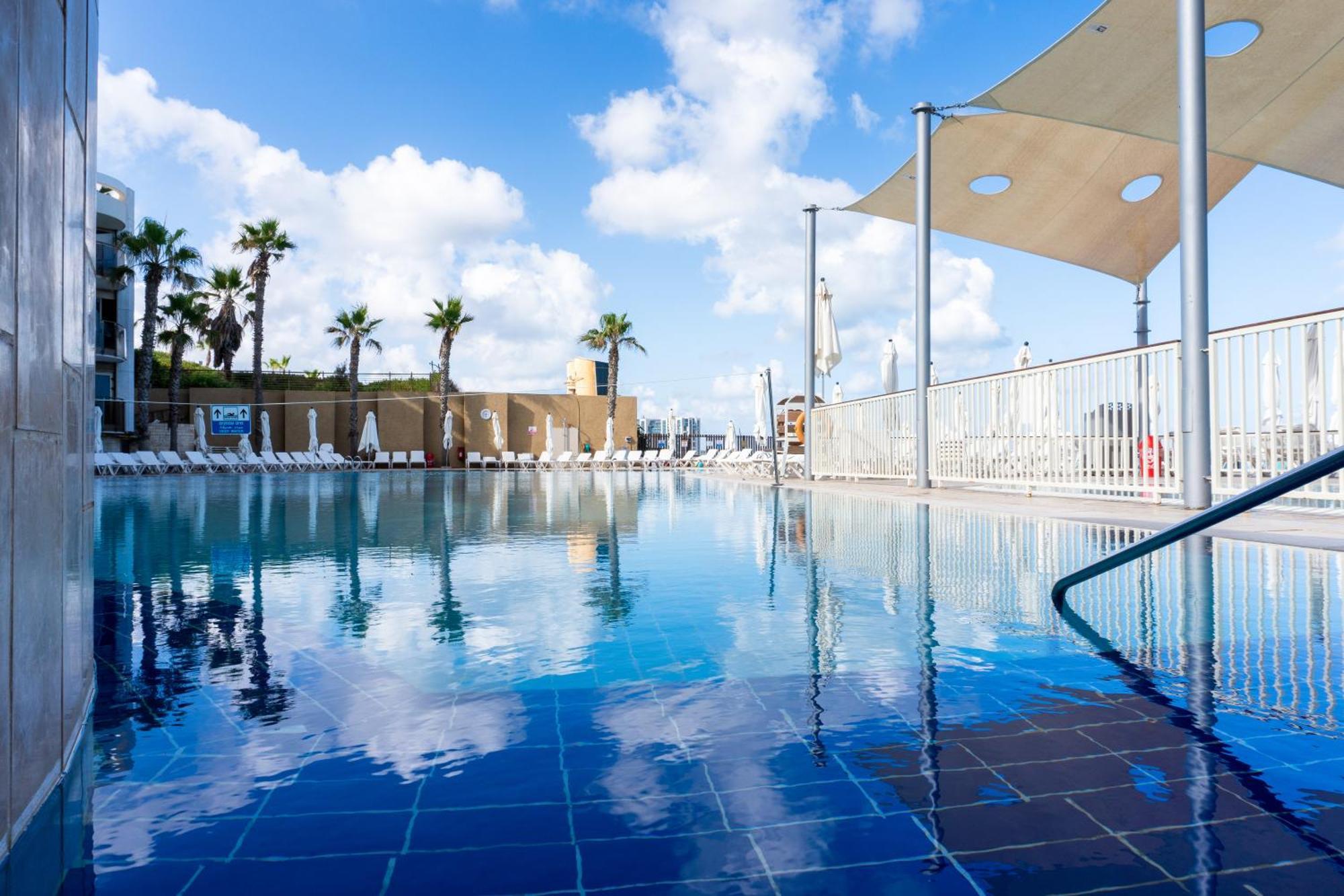 Beachfront Boutique Apartment Herzliya Exterior photo